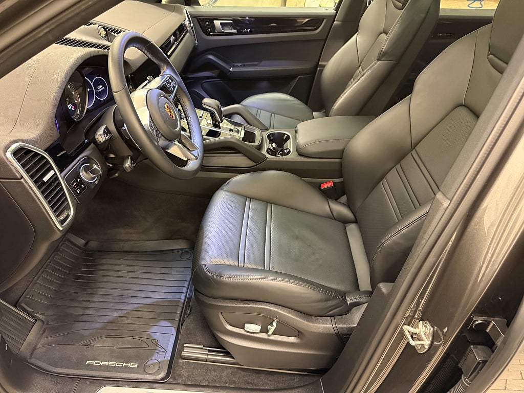 Porsche Cayenne 2021 - miniatyr 7