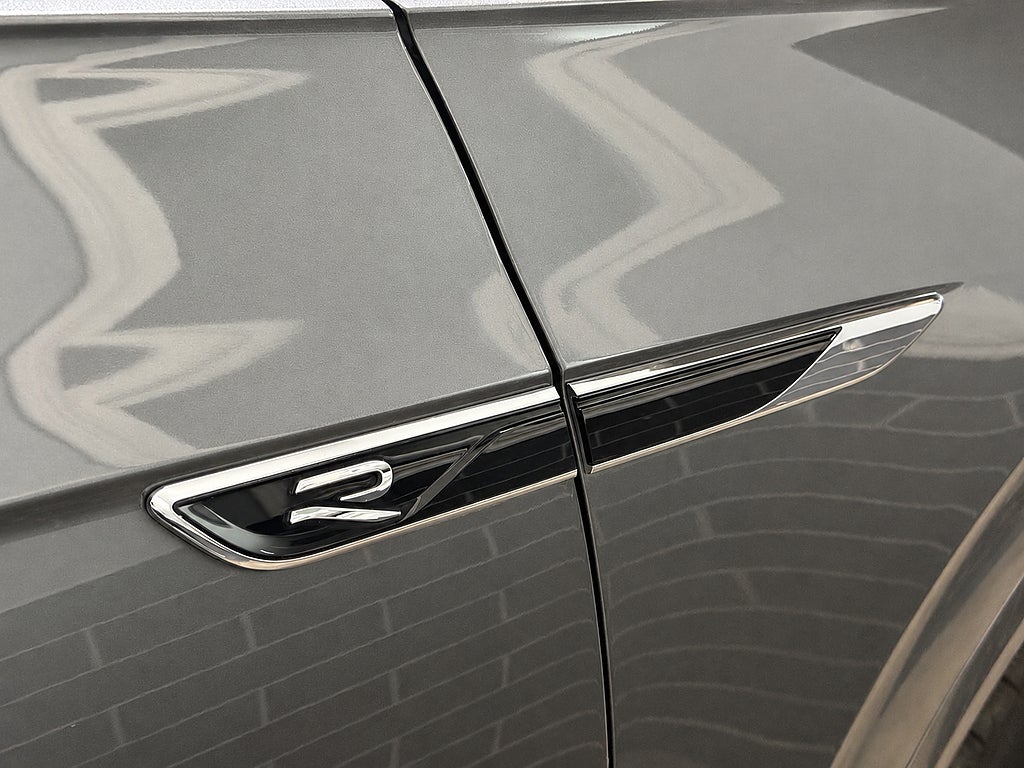 Volkswagen Touareg 2021 - miniatyr 13