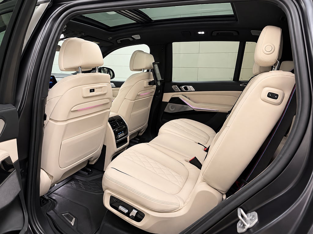 BMW X7 2022 - miniatyr 12
