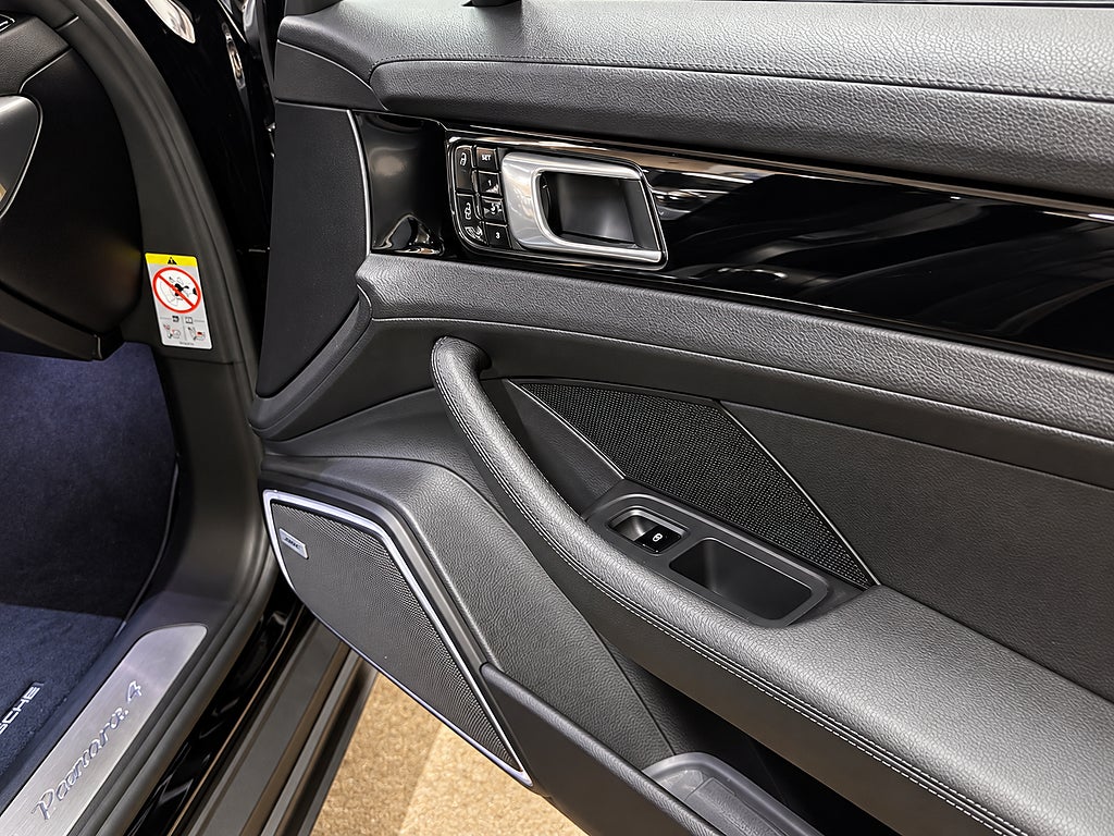 Porsche Panamera 2019 - miniatyr 11