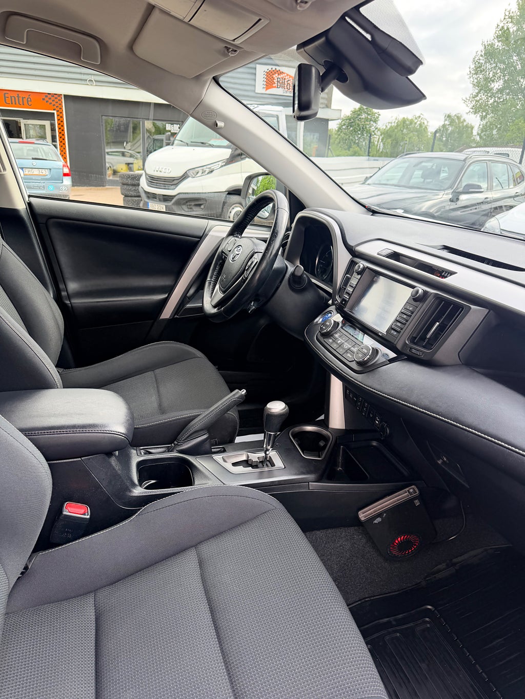 Toyota RAV4 2018 - miniatyr 18