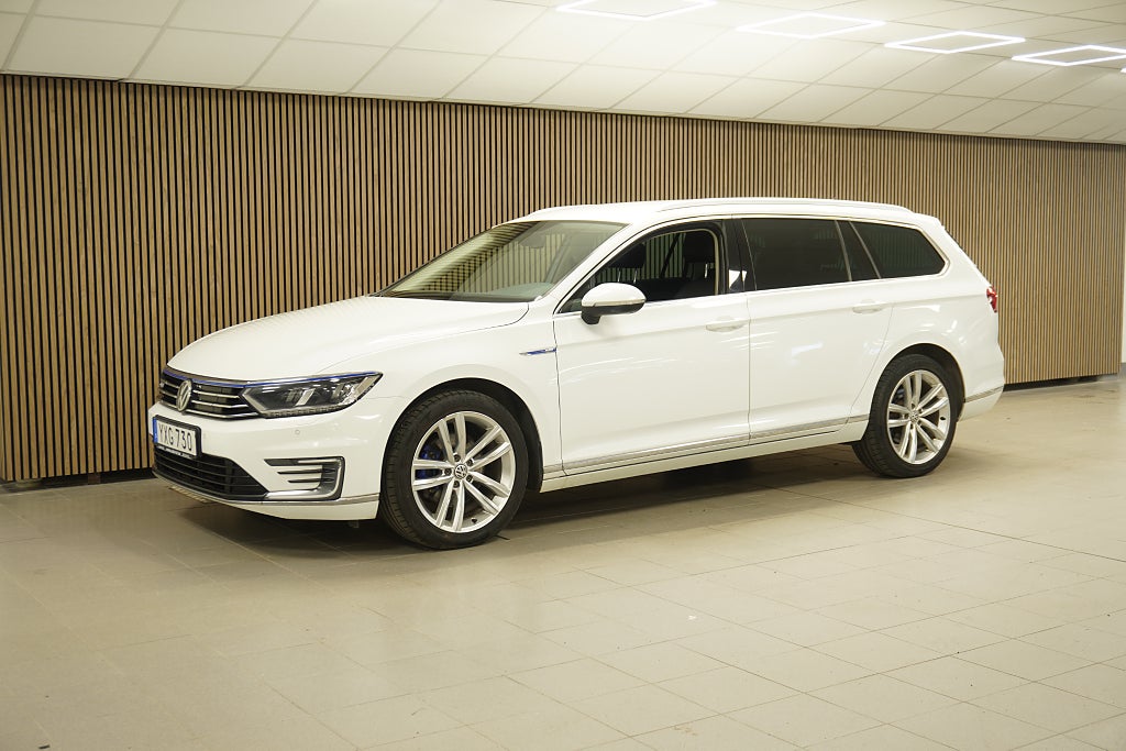 Volkswagen Passat 2018 - miniatyr 2