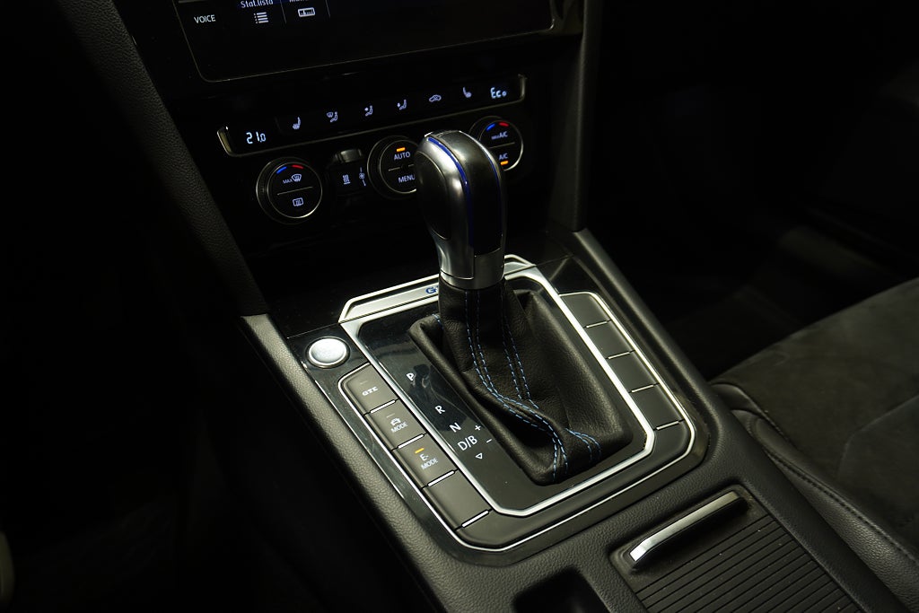 Volkswagen Passat 2018 - miniatyr 14
