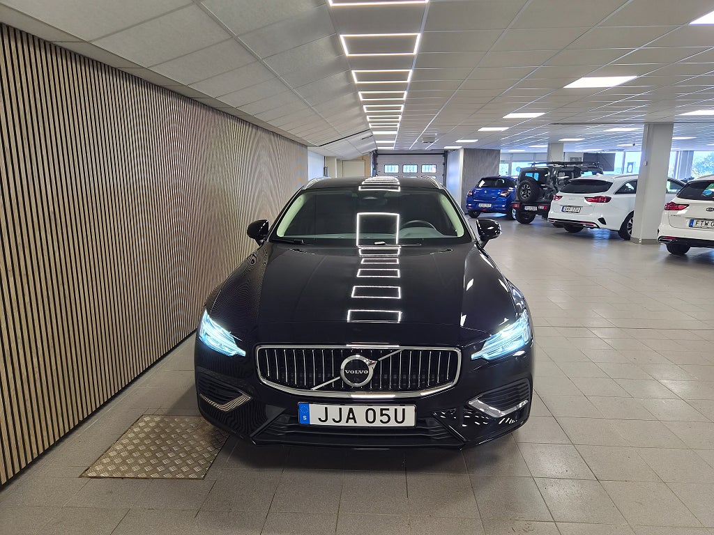 Volvo V60 2023 - miniatyr 2