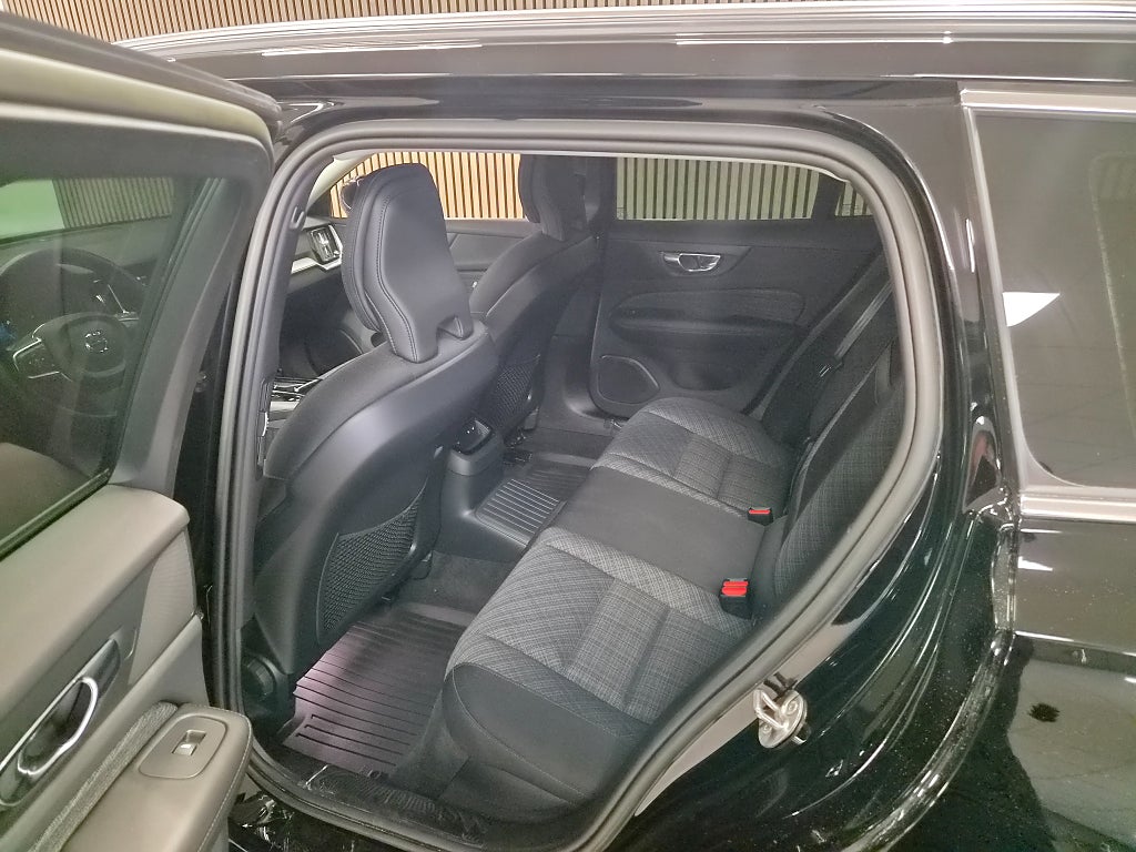 Volvo V60 2023 - miniatyr 7
