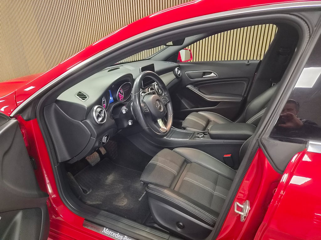 Mercedes-Benz CLA220 d 2018 - miniatyr 6
