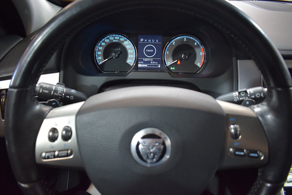 Jaguar XF 2011 - miniatyr 16