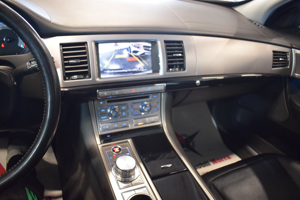 Jaguar XF 2011 - miniatyr 18