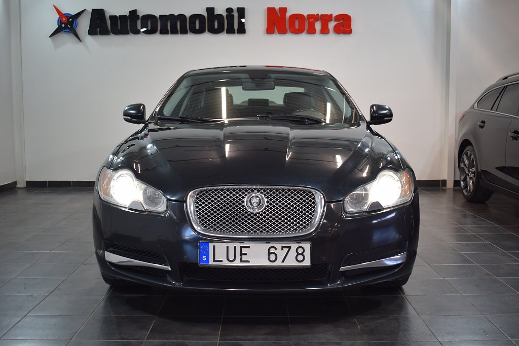 Jaguar XF 2011 - miniatyr 2