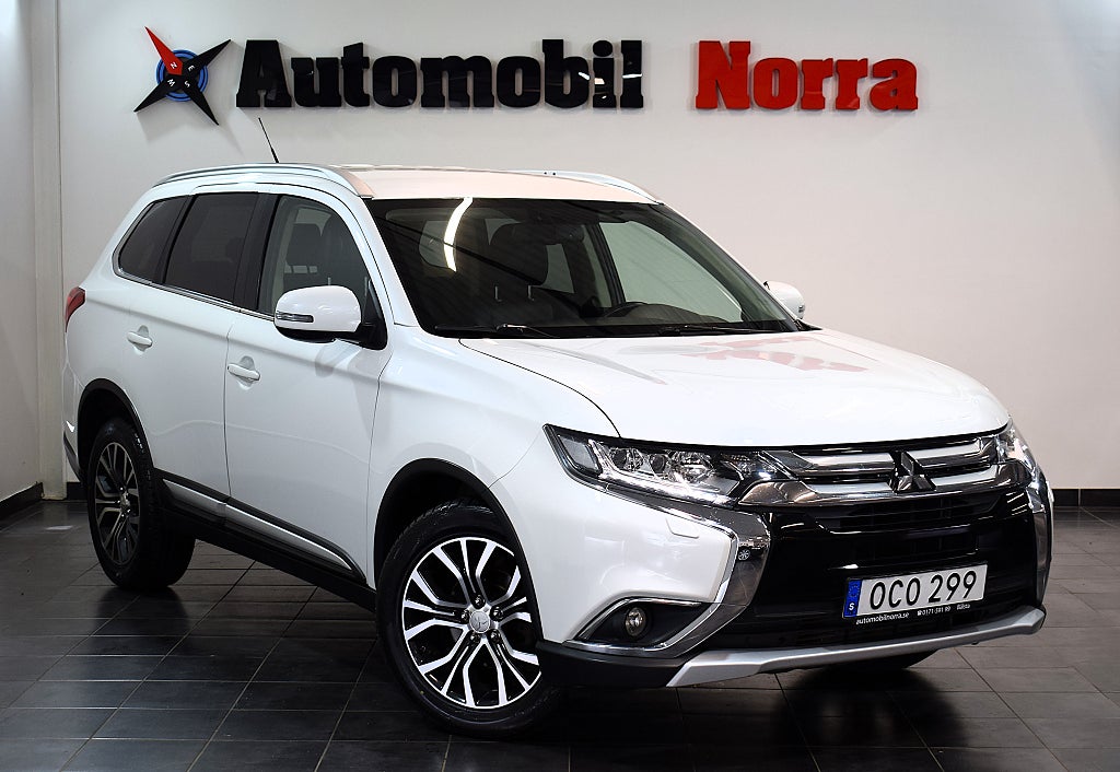 Mitsubishi Outlander 2.2 Di-D 4WD Business 7-sits B-Kamera Drag  Keyless Go