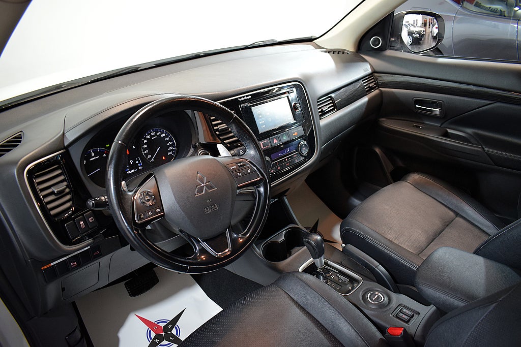 Mitsubishi Outlander 2016 - miniatyr 9