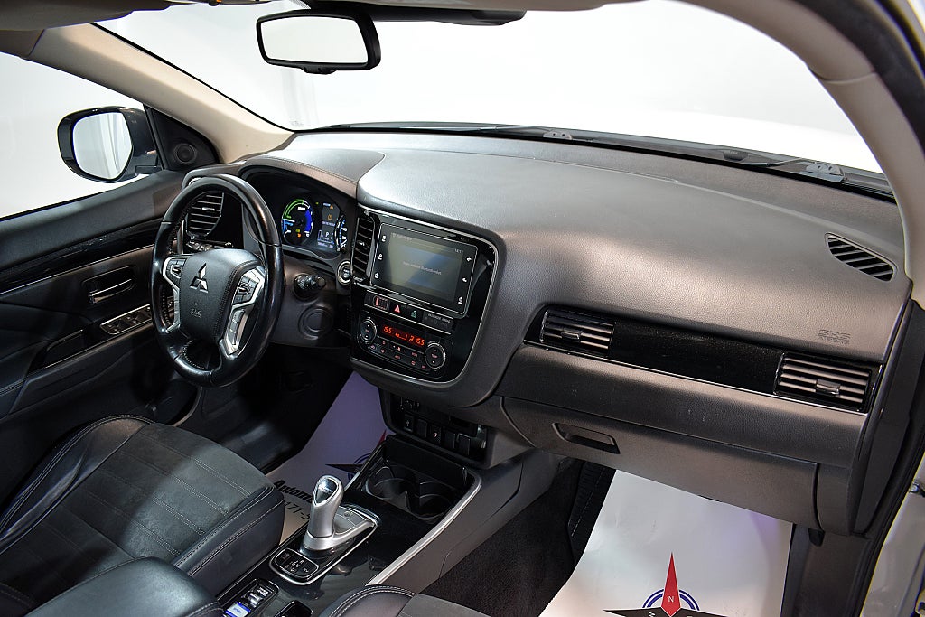 Mitsubishi Outlander 2019 - miniatyr 10