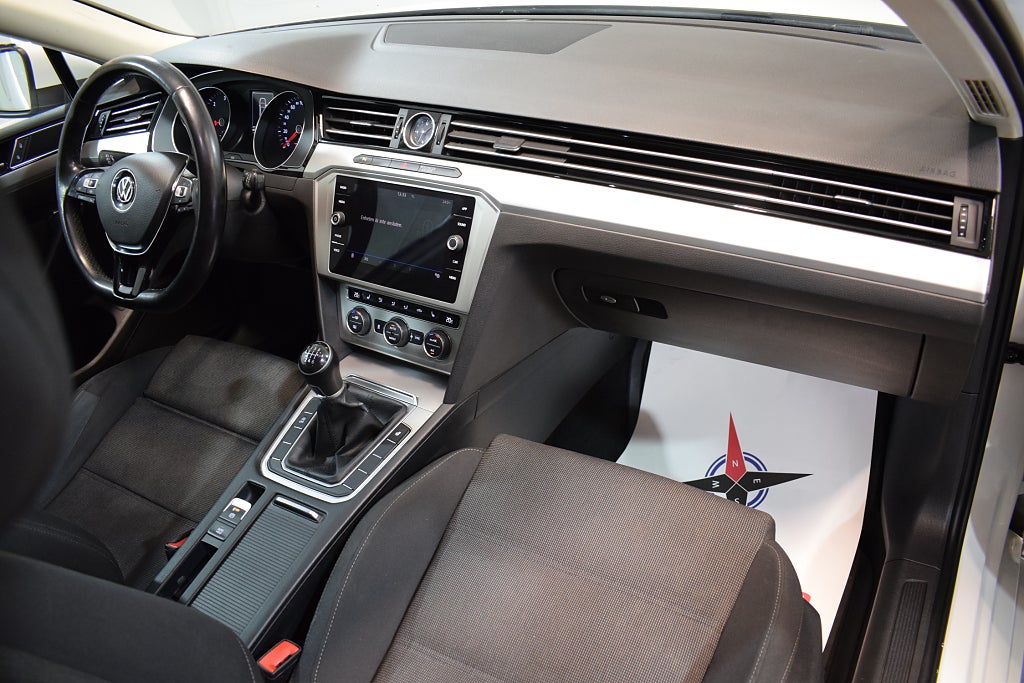 Volkswagen Passat 2019 - miniatyr 11