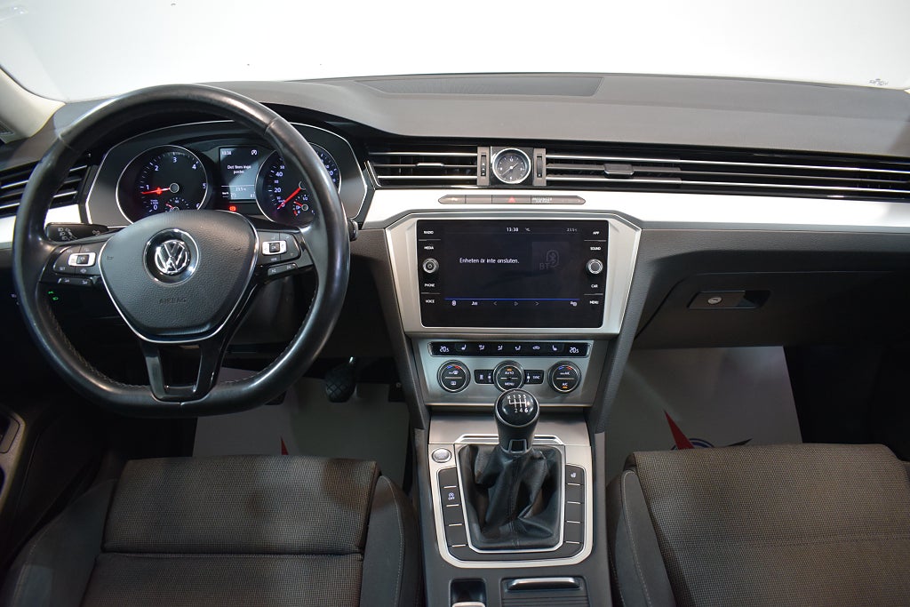 Volkswagen Passat 2019 - miniatyr 14
