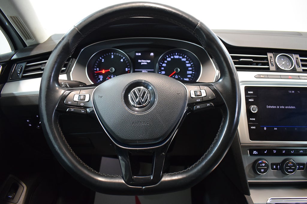 Volkswagen Passat 2019 - miniatyr 15