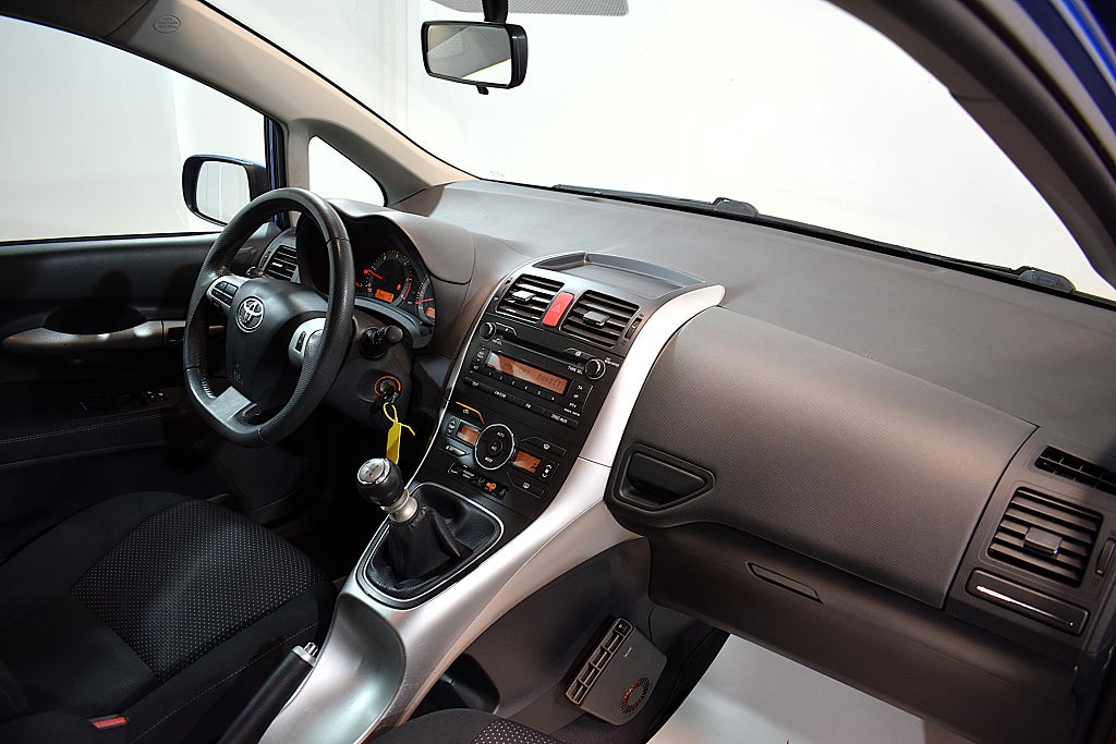 Toyota Auris 2012 - miniatyr 16