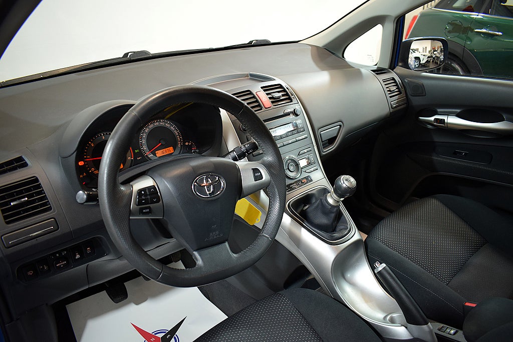 Toyota Auris 2012 - miniatyr 8