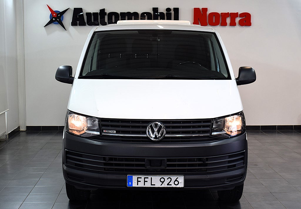 Volkswagen Transporter 2018 - miniatyr 2