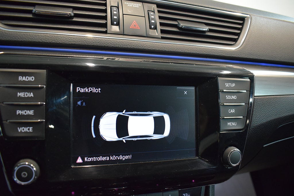 Skoda Superb 2016 - miniatyr 16