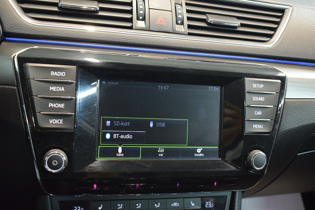 Skoda Superb 2016 - miniatyr 17