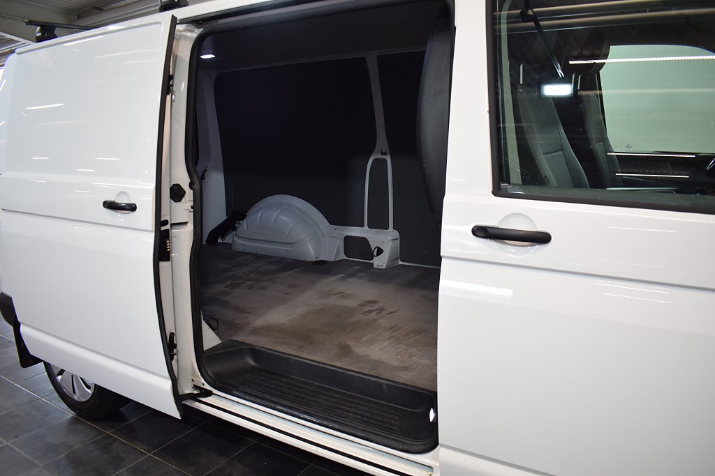 Volkswagen Transporter 2023 - miniatyr 10