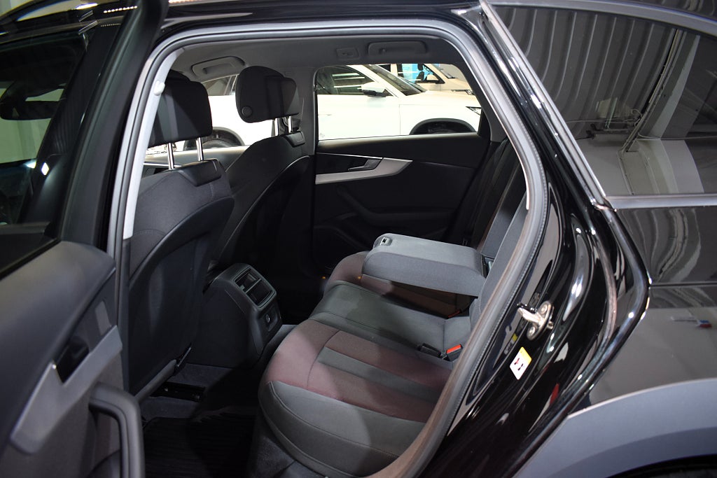 Audi A4 2023 - miniatyr 15