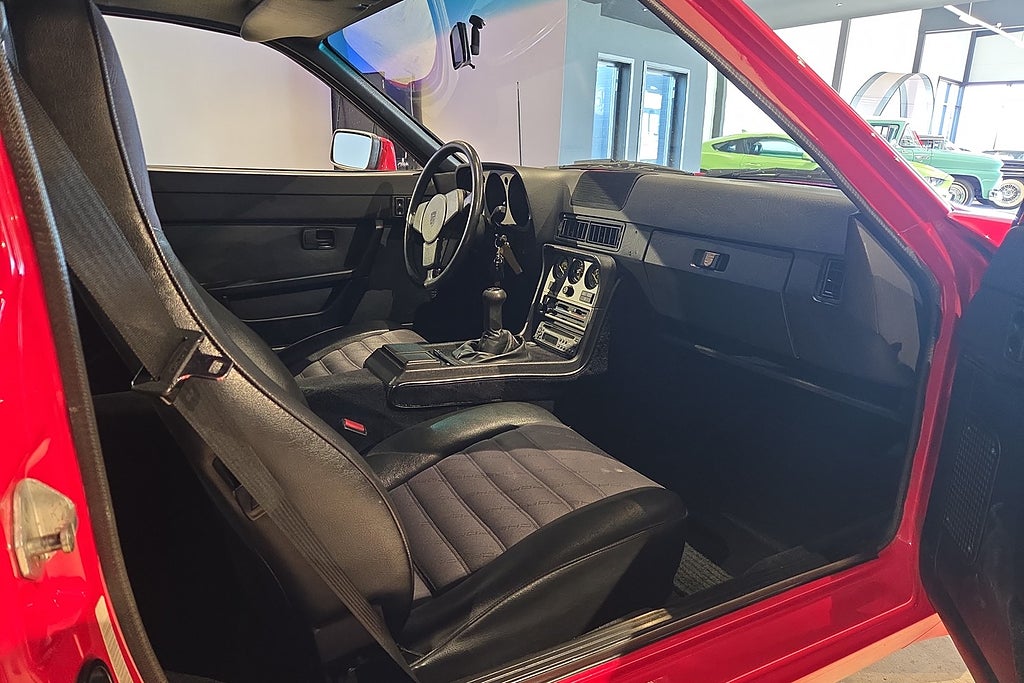 Porsche 944 1985 - miniatyr 16